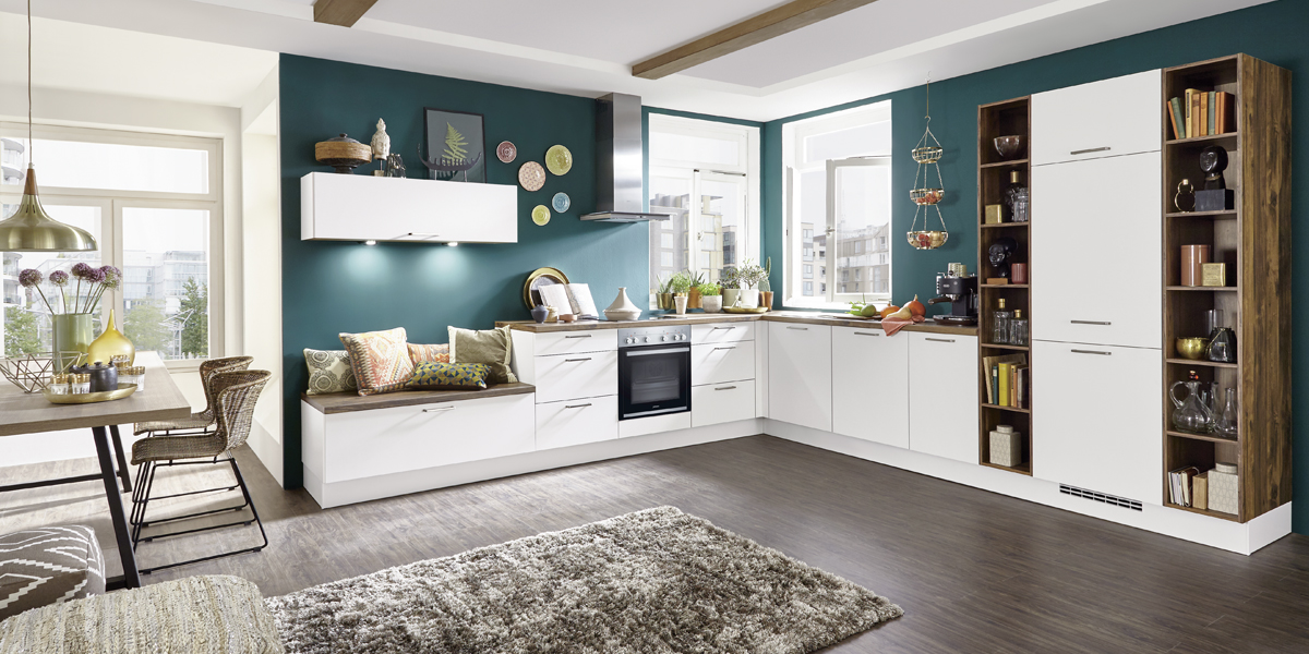 Wit blijft een van de lievelingskleuren voor interieurs, want wit is tijdloos mooi en doet het gewoon altijd goed. Wit is bescheiden, laat ruimtes groter lijken en overleeft alle modetrends. Bovendien is wit ongelooflijk veelzijdig en flexibel.